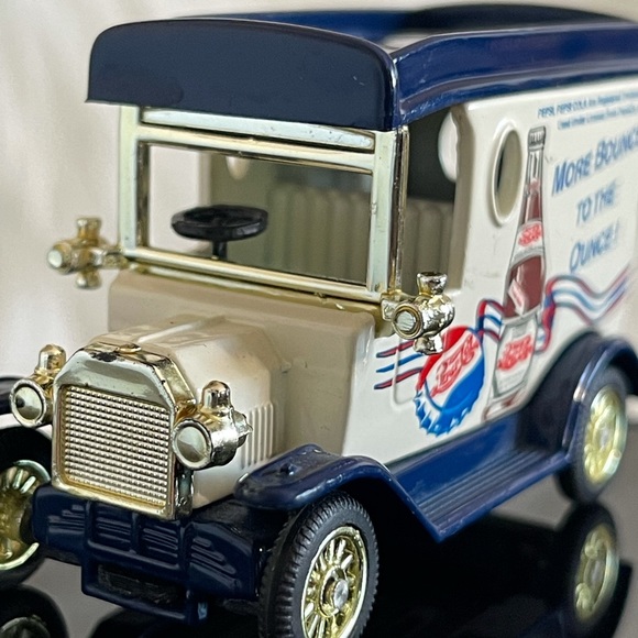 PEPSI COLA METAL TRUCK - Picture 7 of 8